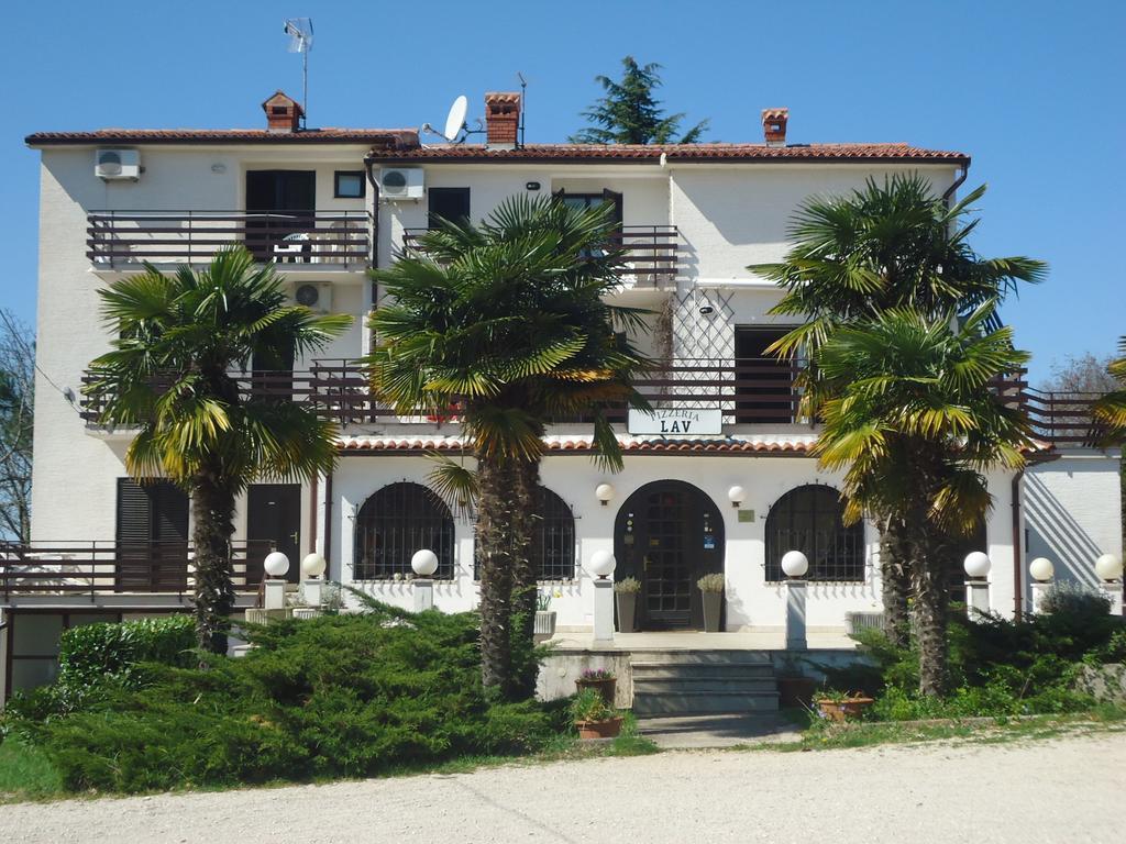 Apartments Lav Umag Exterior photo
